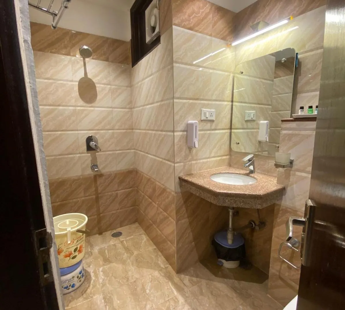 Hotel Hvh Kashi Vishwanath - 400M From Kashi Vishwanath Temple And Ganga Aarti Ghat Bénarès